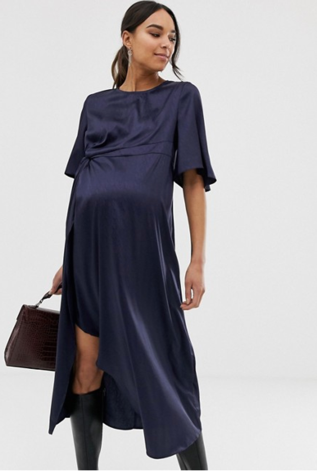 Illustration for article titled Meghan Markle Takes Maternity Glam Day to Night, Starting With a $35 H&M Dress (and You Can, Too)